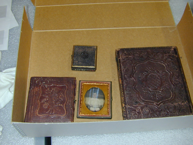 Previous storage method for cased photographs