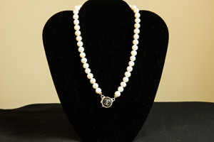 Pearl Necklace from Graffito.